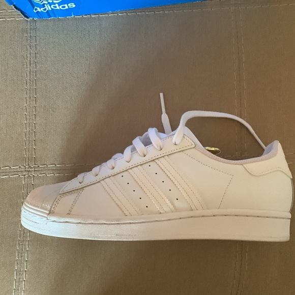 adidas Superstar, Sz. 8/9.5! Like new… - Picture 4 of 10